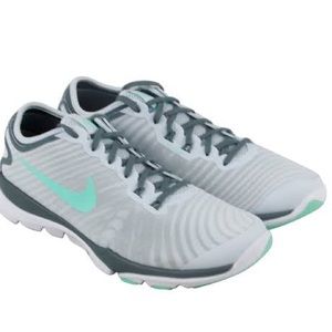 Nike fitsole tennis shoes